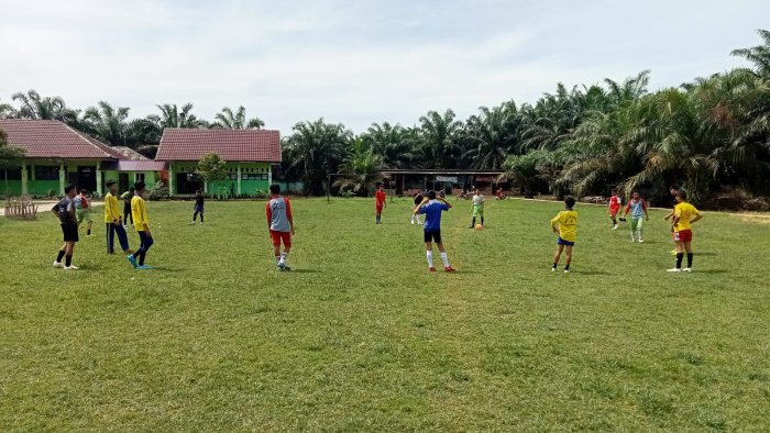Tim Sepak Bola MTsN 5 Batang Hari Gelar Latihan Persiapan Liga Pelajar Tingkat Kabupaten Batang Hari