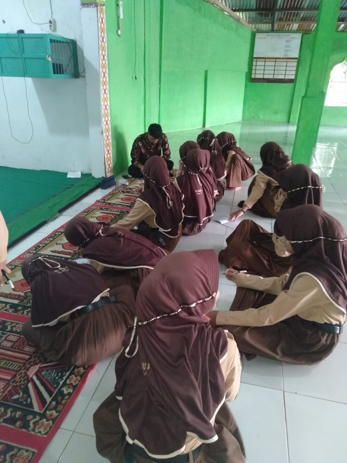 PROGRAM EKSTRAKURIKULER SENI KALIGRAFI DI MTSN 5 BATANG HARI