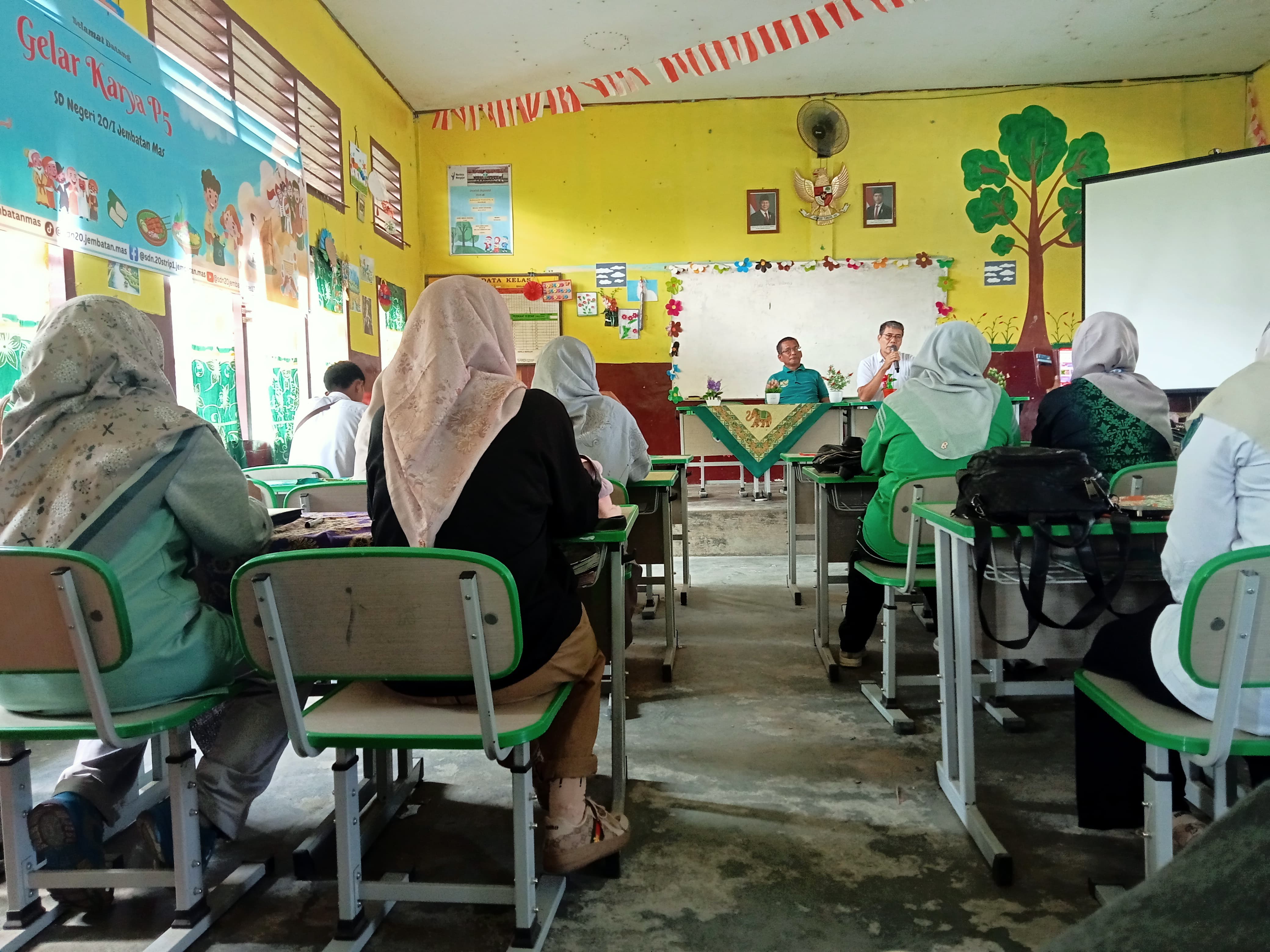 MTsN 5 Batang Hari Ikuti Rapat Pembentukan Panitia Lomba Hari Pramuka-HUT RI Tingkat Kecamatan Pemayung