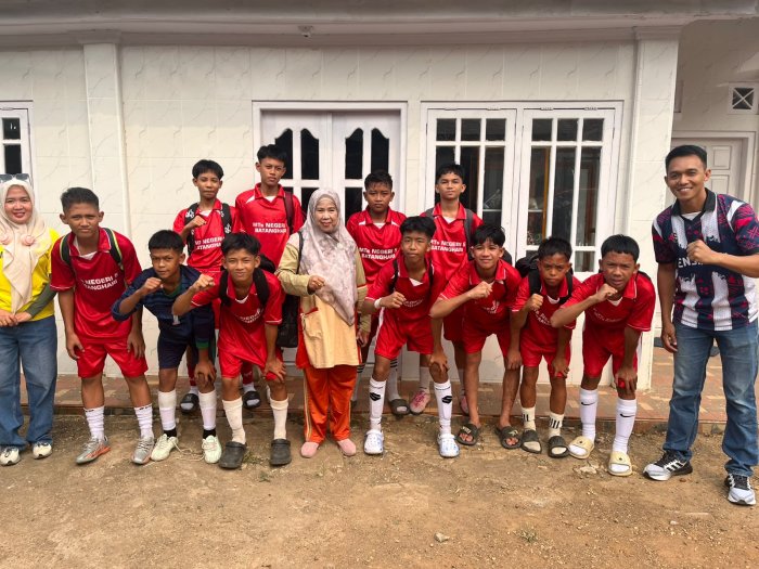 Tim Futsal MTsN 5 Batang Hari Tampil Maksimal di Ajang KOMPAS MTs Kabupaten Batang Hari Tim Futsal MTsN 5 Batang Hari Tampil Maksimal di Ajang KOMPAS MTs Kabupaten Batang Hari