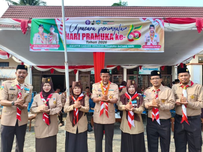 Kepala MTsN 5 Batang Hari Ikuti Upacara Hari Pramuka ke-65 di Kwarcab Batang Hari Kepala MTsN 5 Batang Hari Ikuti Upacara Hari Pramuka ke-65 di Kwarcab Batang Hari