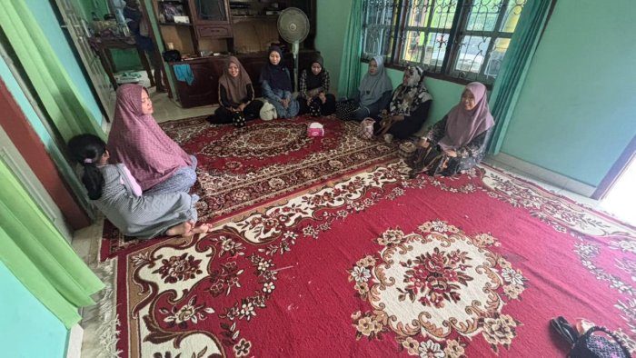 Bentuk Solidaritas, Perwakilan MTsN 5 Batang Hari Takziyah ke Rumah Duka Ayahanda Ibu Suyanti