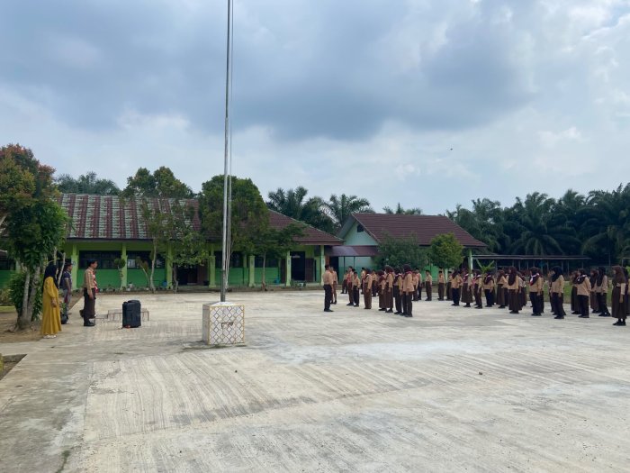 MTsN 5 Batang Hari Gelar Latihan Rutin Pramuka Perdana Semester Ganjil Tahun Ajaran 2026/2027 MTsN 5 Batang Hari Gelar Latihan Rutin Pramuka Perdana Semester Ganjil Tahun Ajaran 2026/2027