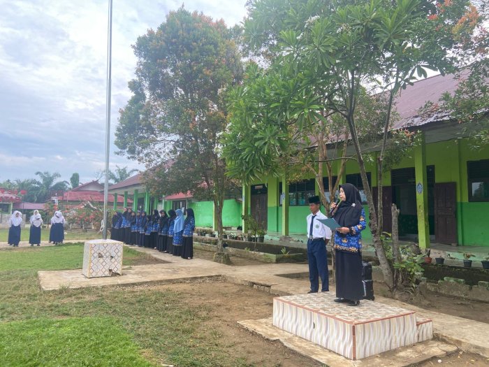 Generasi Muda Madrasah Siap Bergerak Maju: MTsN 5 Batang Hari Peringati Hari Sumpah Pemuda Generasi Muda Madrasah Siap Bergerak Maju: MTsN 5 Batang Hari Peringati Hari Sumpah Pemuda