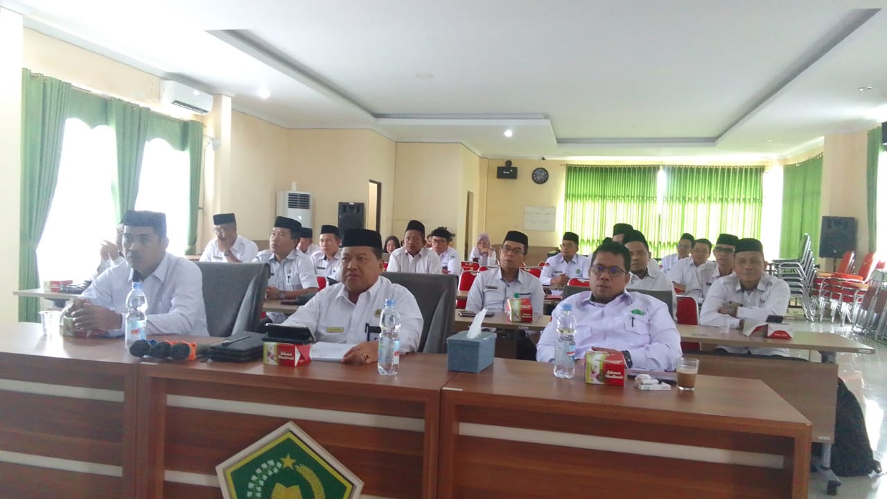 VIA ZOOM, KAMAD MTsN 5 BATANG HARI IKUTI RAKERNAS VIA ZOOM, KAMAD MTsN 5 BATANG HARI IKUTI RAKERNAS