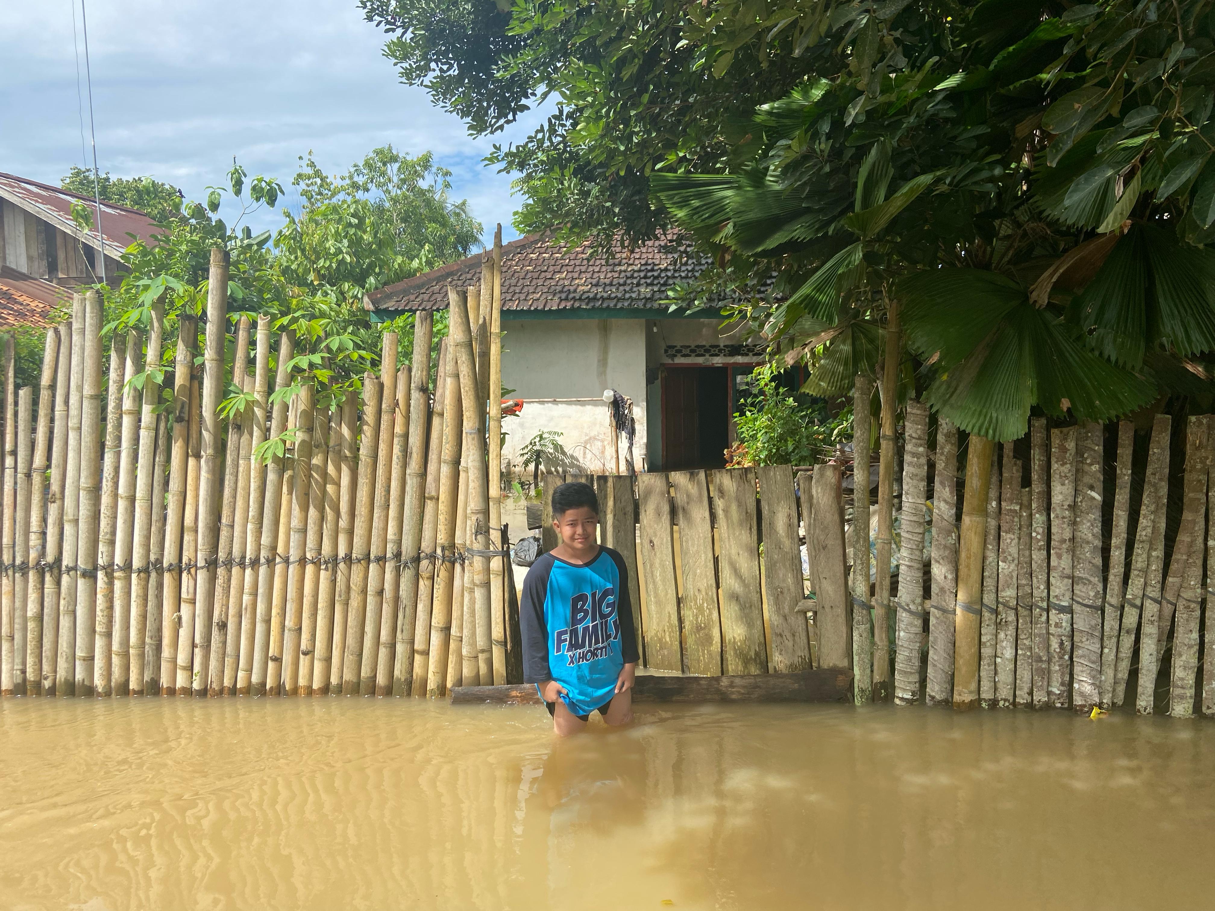 BERDUKA, BANJIR RENDAM RUMAH SISWA MTsN 5 BATANG HARI