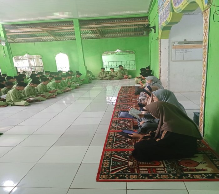MTsN 5 Batang Hari Gelar Pembacaan Yasin dan Tahlil untuk Almarhum Bapak H. Mohd Damiri MTsN 5 Batang Hari Gelar Pembacaan Yasin dan Tahlil untuk Almarhum Bapak H. Mohd Damiri