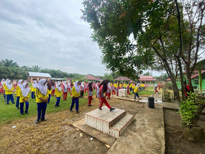 Bangun Semangat dan Kebersamaan, MTsN 5 Batang Hari Laksanakan Senam Bersama Bangun Semangat dan Kebersamaan, MTsN 5 Batang Hari Laksanakan Senam Bersama