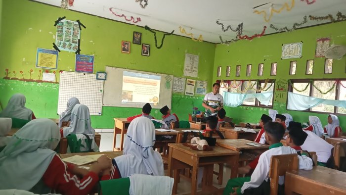 Antusias Belajar di Kelas, Siswa MTsN 5 Batang Hari Ikuti Materi PJOK dengan Semangat