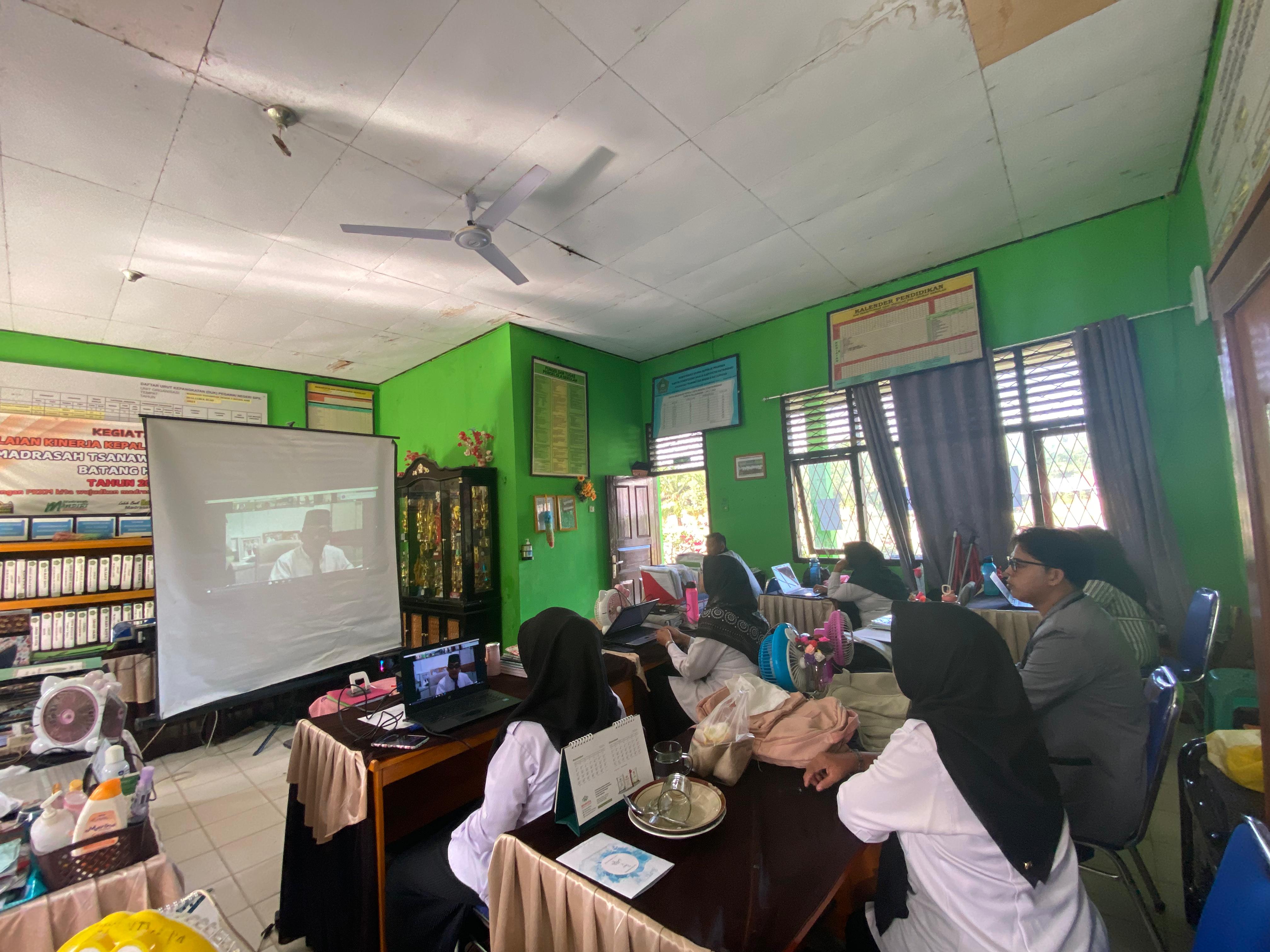 SELURUH ASN MTSN 5 BATANG HARI MENGIKUTI ZOOM PENCANANGAN ZONA INTEGRITAS