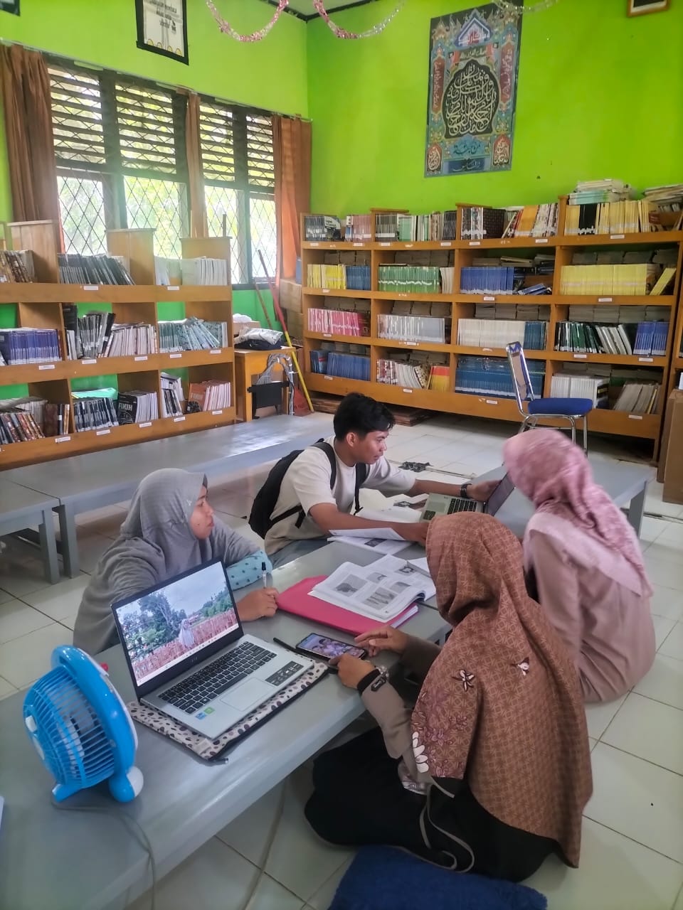 Tiga Guru MTsN 5 Batang Hari Gelar Persiapan UKin PPG Daljab Kemenag 2025 Tiga Guru MTsN 5 Batang Hari Gelar Persiapan UKin PPG Daljab Kemenag 2025