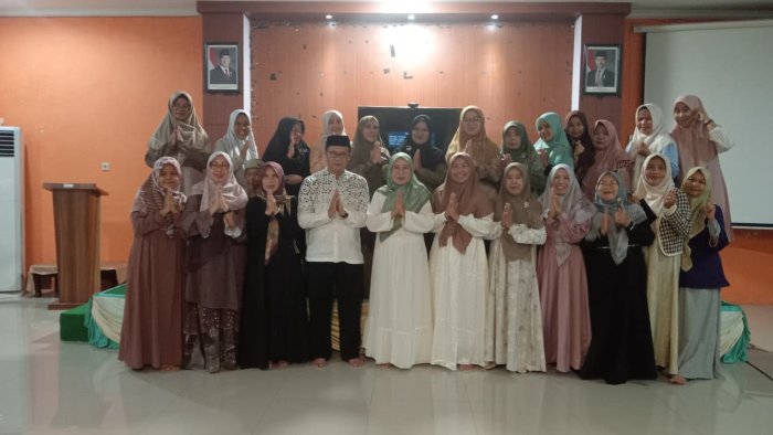 Kepala MTsN 5 Batang Hari Ikuti Peringatan Maulid Nabi Muhammad SAW Tahun 2025 Secara Daring Bersama Menag RI Kepala MTsN 5 Batang Hari Ikuti Peringatan Maulid Nabi Muhammad SAW Tahun 2025 Secara Daring Bersama Menag RI