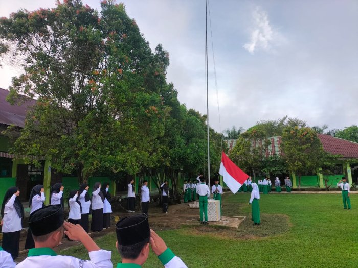 MTsN 5 Batang Hari Gelar Upacara Bendera Senin, 8 September 2025 MTsN 5 Batang Hari Gelar Upacara Bendera Senin, 8 September 2025