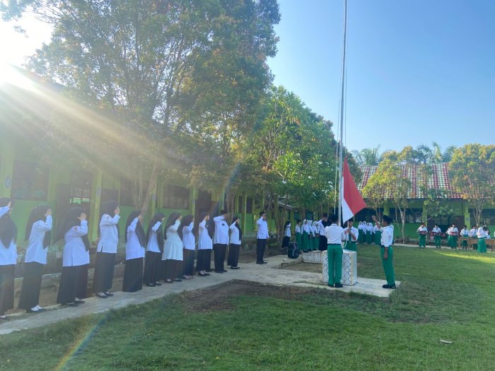 Upacara Bendera Hari Senin di MTsN 5 Batang Hari Berlangsung Khidmat di Bawah Cuaca Cerah