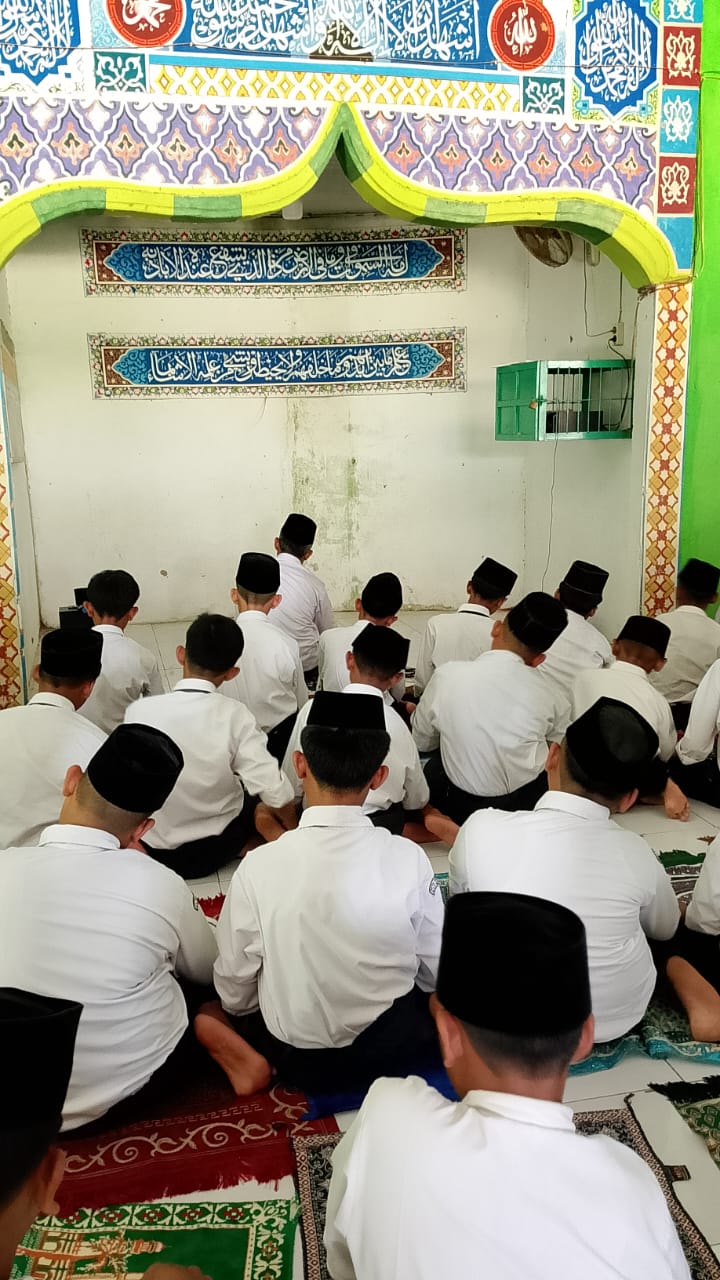 Pembiasaan Sholat Dzuhur Berjamaah Di MTsN 5 Batang Hari Sebagai Sarana Peningkatan Disiplin Diri