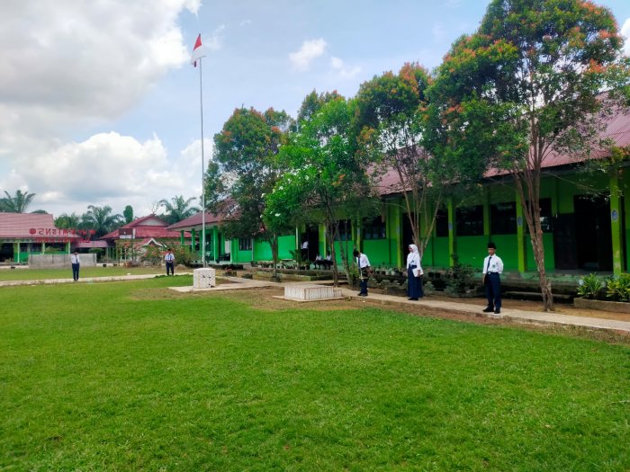 OSIM MTsN 5 Batang Hari Gelar Latihan Apel dalam Rangka Memperingati Hari Santri 2025