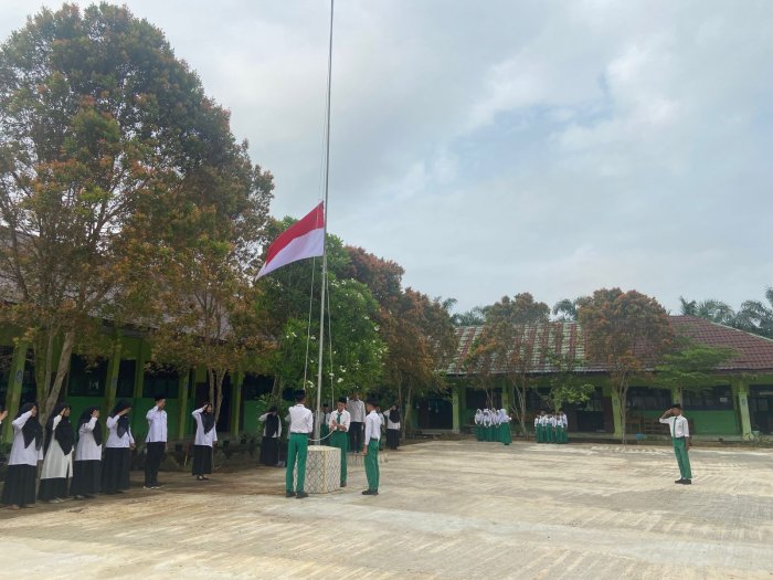 Bangun Disiplin Pasca Lebaran, MTsN 5 Batang Hari Gelar Upacara Perdana Bangun Disiplin Pasca Lebaran, MTsN 5 Batang Hari Gelar Upacara Perdana