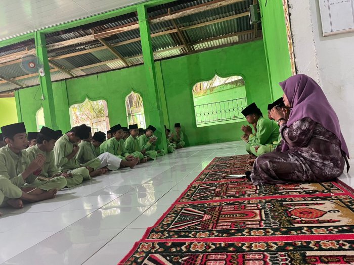 Penguatan Spiritualitas, MTsN 5 Batang Hari Adakan Yasinan Rutin di Musholla Miftahul Jannah