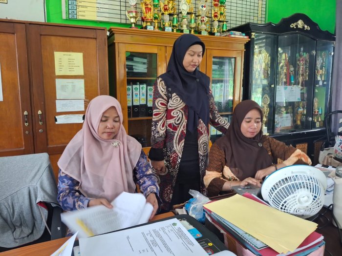 MTsN 5 Batang Hari Lakukan Input Data SKL Siswa Kelas IX Tahun Pelajaran 2025/2026 MTsN 5 Batang Hari Lakukan Input Data SKL Siswa Kelas IX Tahun Pelajaran 2025/2026