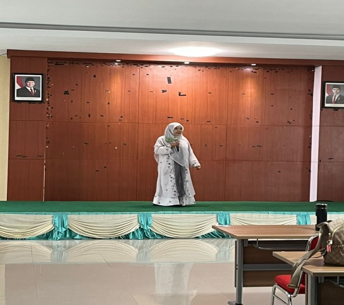 Kepala MTsN 5 Batang Hari Ikuti Lomba Karaoke Antar Satker pada Peringatan HAB Kemenag Kabupaten Batang Hari