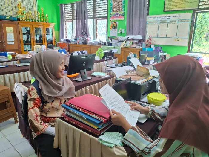 Kepala SPPG Jembatan Mas Serahkan Undangan Peresmian SPPG Jembatan Mas Pemayung ke MTsN 5 Batang Hari Kepala SPPG Jembatan Mas Serahkan Undangan Peresmian SPPG Jembatan Mas Pemayung ke MTsN 5 Batang Hari