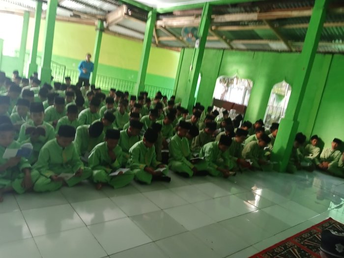 Kegiatan Rutin Pembacaan Surah Yasin, Tahlil, dan Doa Rutin di MTsN 5 Batang Hari Berjalan Khidmat dan Penuh Kekhusyukan Kegiatan Rutin Pembacaan Surah Yasin, Tahlil, dan Doa Rutin di MTsN 5 Batang Hari Berjalan Khidmat dan Penuh Kekhusyukan
