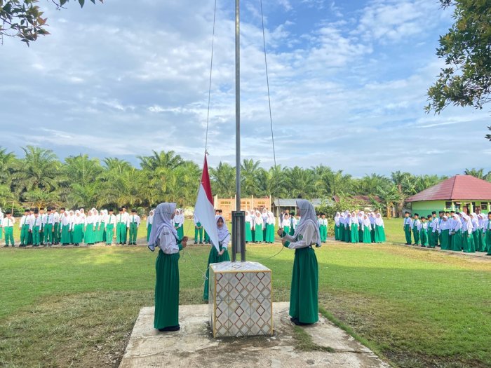 Pesan Pembina Saat Upacara Bendera