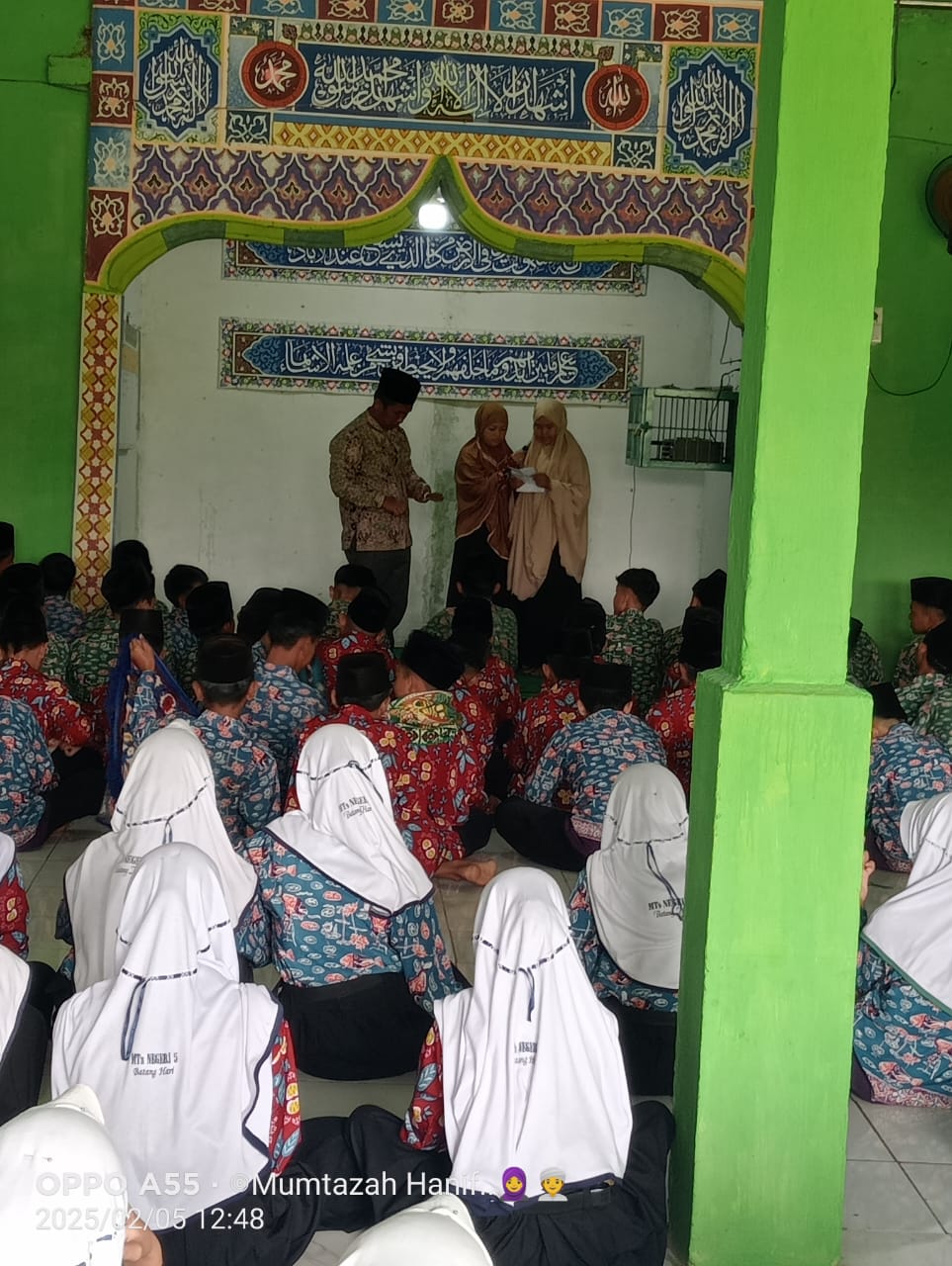 KEUTAMAAN BERBAKTI KEPADA ORANG TUA, KULTUM HARI INI OLEH KELAS VII C KEUTAMAAN BERBAKTI KEPADA ORANG TUA, KULTUM HARI INI OLEH KELAS VII C