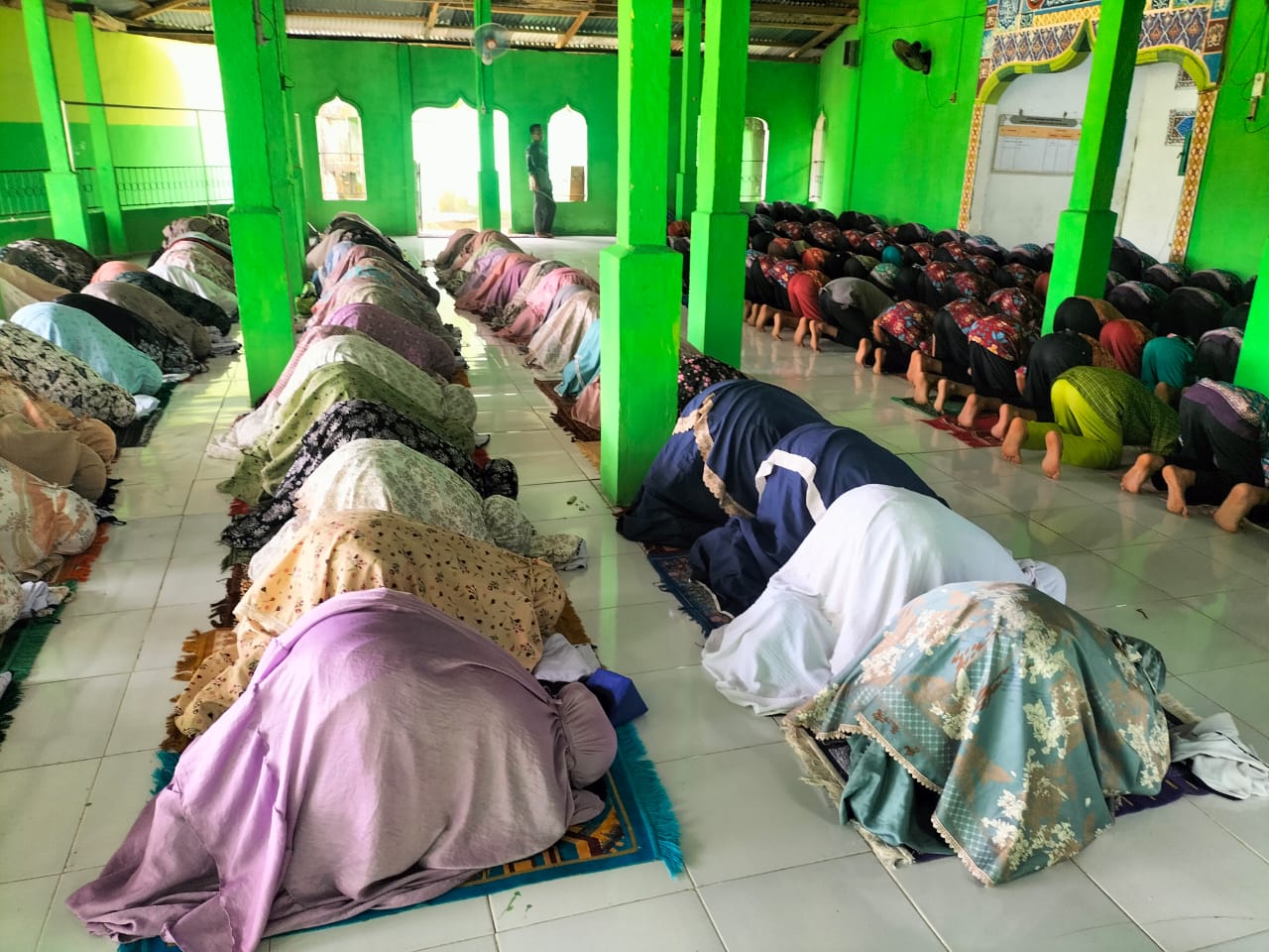 MTsN 5 Batang Hari Laksanakan Salat Zuhur Berjamaah untuk Bentuk Karakter Siswa MTsN 5 Batang Hari Laksanakan Salat Zuhur Berjamaah untuk Bentuk Karakter Siswa