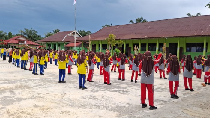 MTsN 5 Batang Hari Awali Pagi dengan Senam Bersama Sebelum Pembelajaran MTsN 5 Batang Hari Awali Pagi dengan Senam Bersama Sebelum Pembelajaran