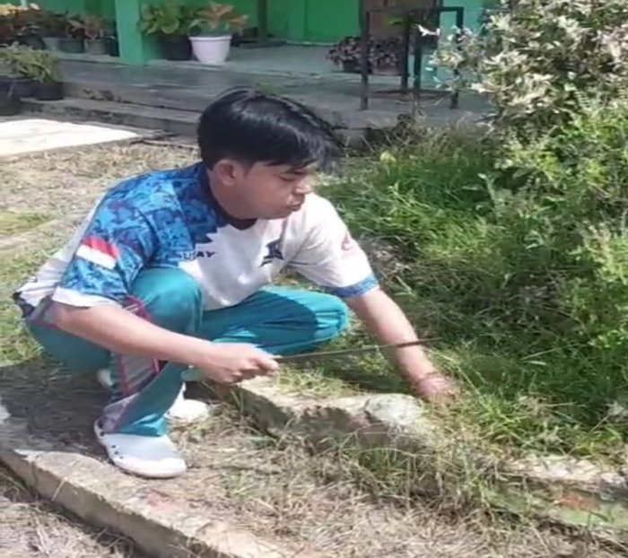 Manfaatkan Waktu Libur, Wali Kelas dan Siswa Kelas VIIIA MTsN 5 Batang Hari Gelar Gotong Royong