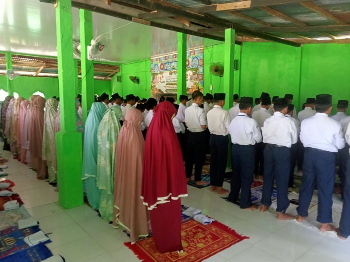 Penyuluh KUA Kecamatan Pemayung Pimpin Shalat Dzuhur Berjamah Penyuluh KUA Kecamatan Pemayung Pimpin Shalat Dzuhur Berjamah
