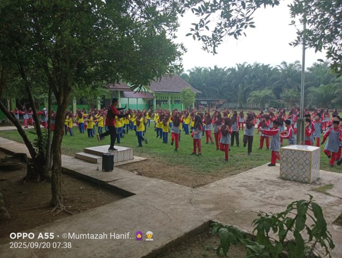 MTsN 5 Batang Hari Gelar Senam Bersama Dengan Penuh Semangat