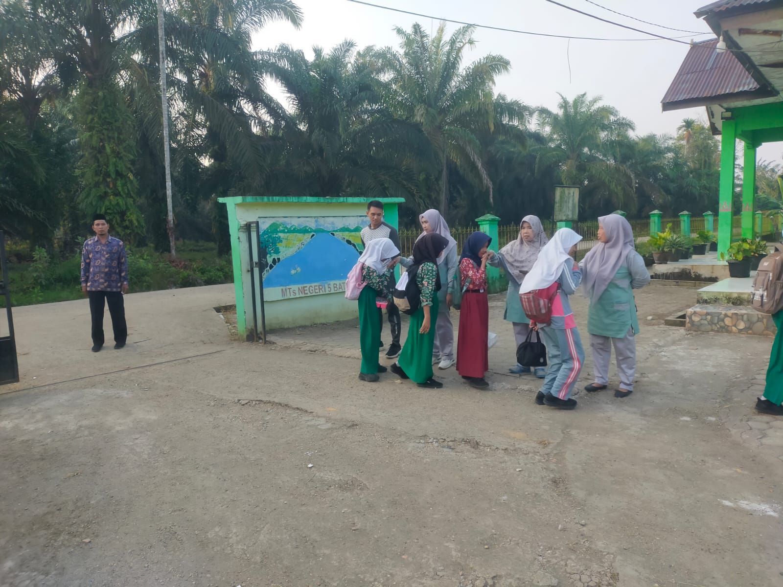 Pembiasaan Senyum, Sapa, Senyum (3S) di MTsN 5 Batang Hari