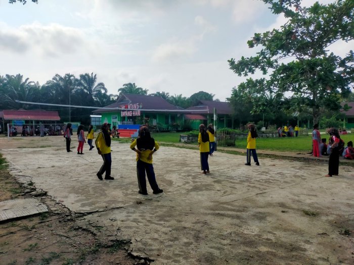 MTsN 5 Batang Hari Gelar Latihan Rutin Tim Voli MTsN 5 Batang Hari Gelar Latihan Rutin Tim Voli