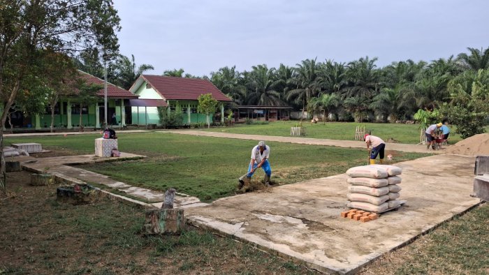 Tingkatkan Sarana Olahraga, MTsN 5 Batang Hari Mulai Bangun Lapangan Basket dan Futsal