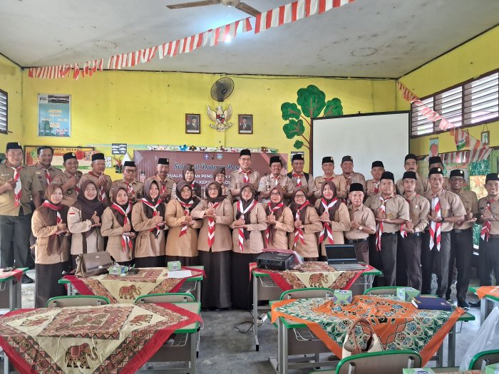 SOSIALISASI DAN PENGUATAN KEPRAMUKAAN BAGI KAMABIGUS KWARRAN PEMAYUNG