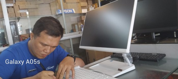 Bendahara MTsN 5 Batang Hari Lakukan Perbaikan PC di Eleven Komputer Bendahara MTsN 5 Batang Hari Lakukan Perbaikan PC di Eleven Komputer