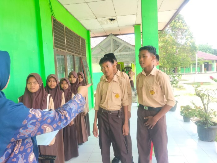 Waka Humas MTsN 5 Batang Hari Berikan Pengarahan Terkait Pencairan Beasiswa BAZNAS Waka Humas MTsN 5 Batang Hari Berikan Pengarahan Terkait Pencairan Beasiswa BAZNAS