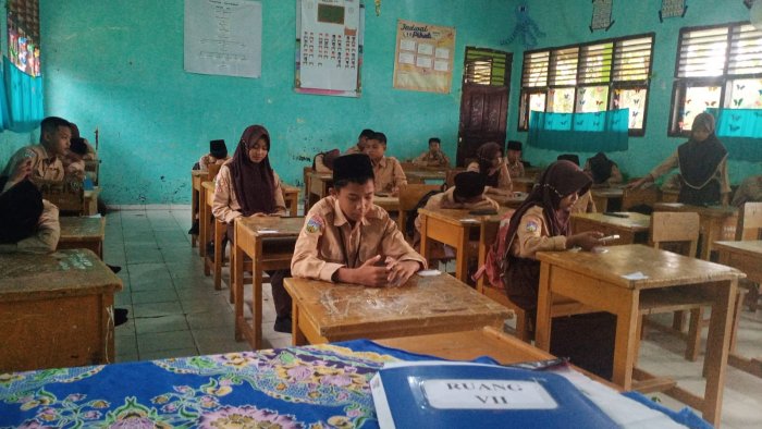 Siswa MTsN 5 Batang Hari Tetap Semangat Ikuti ASAS Hari Keempat Meski Diguyur Hujan Ringan