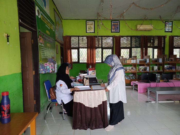 Perkuat Budaya Literasi, Kepala MTsN 5 Batang Hari Tinjau Perpustakaan Jannatul Ilmi