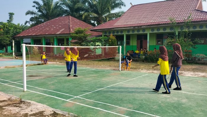 Final Badminton Putri Warnai Hari Kedua Classmeeting MTsN 5 Batang Hari