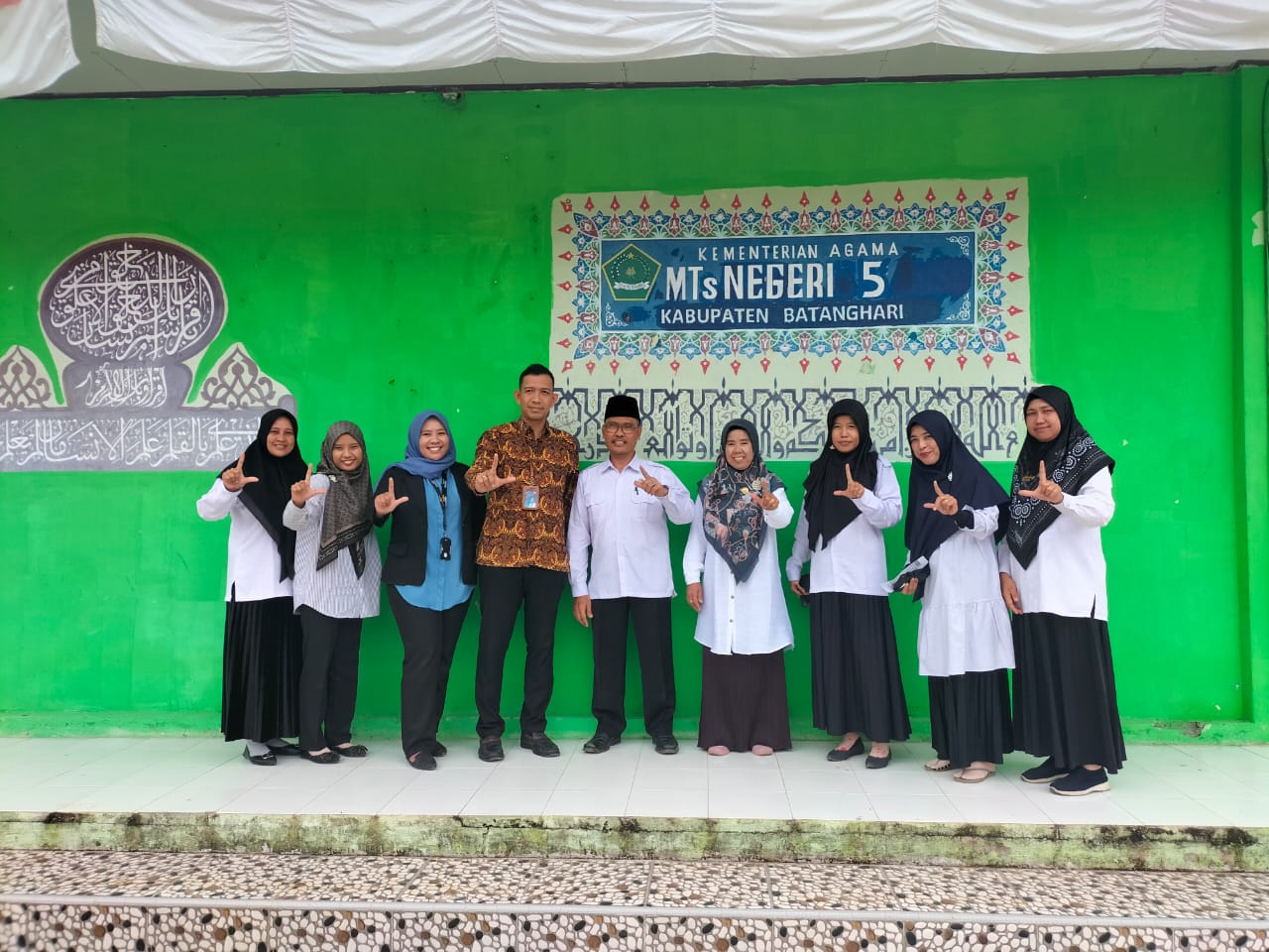 KUNJUNGAN PT BANK MANDIRI DI MTsN 5 BATANG HARI KUNJUNGAN PT BANK MANDIRI DI MTsN 5 BATANG HARI