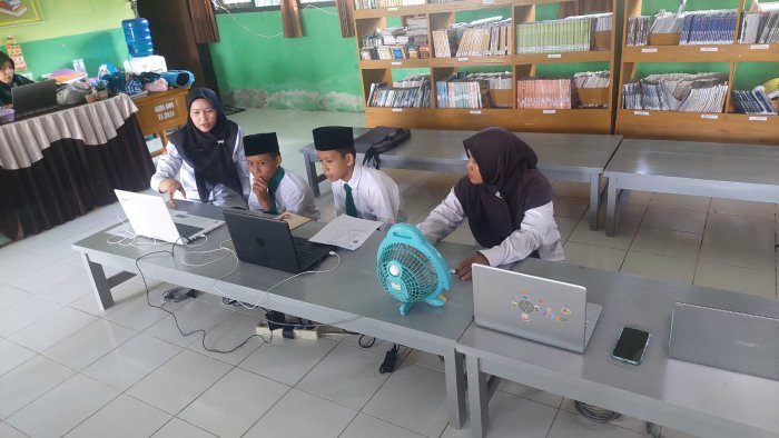 Peserta OMI MTsN 5 Batang Hari Ikuti Uji Coba Sesi 2 Mata Pelajaran Matematika Peserta OMI MTsN 5 Batang Hari Ikuti Uji Coba Sesi 2 Mata Pelajaran Matematika
