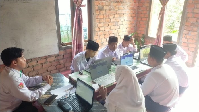 Guru MTsN 5 Batang Hari Laksanakan Tugas Pengawas Silang TKA dengan Penuh Tanggung Jawab Guru MTsN 5 Batang Hari Laksanakan Tugas Pengawas Silang TKA dengan Penuh Tanggung Jawab