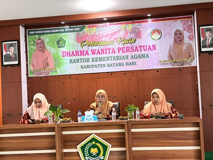 Kepala MTsN 5 Batang Hari Ikuti Pertemuan Rutin DWP Kemenag Kabupaten Batang Hari Bulan Oktober 2025