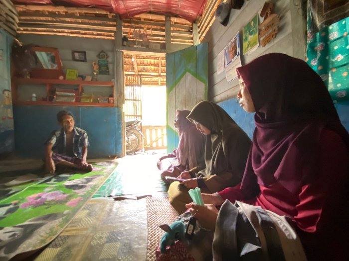 Wali Kelas VIII C, Waka Humas, dan Guru BK MTsN 5 Batang Hari Lakukan Visit Home Sebagai Upaya Pendampingan Siswa