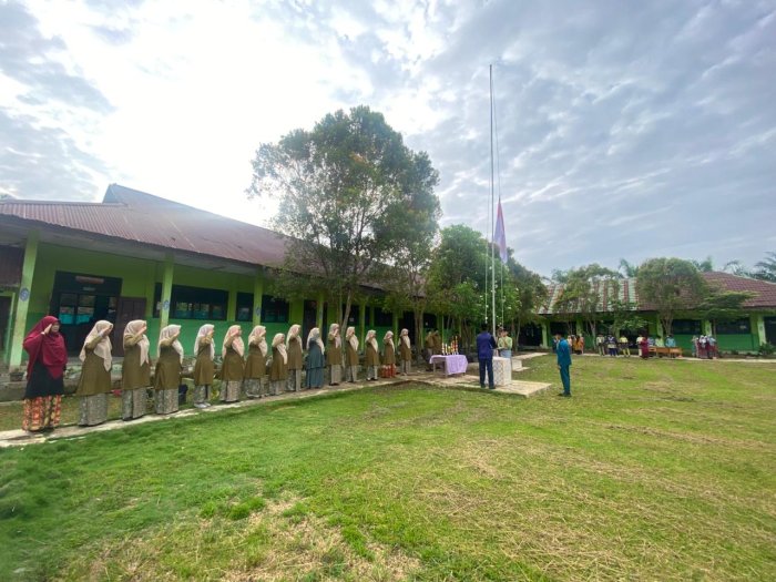 MTsN 5 Batang Hari Gelar Upacara Perdana Semester Genap Tahun Pelajaran 2025/2026 MTsN 5 Batang Hari Gelar Upacara Perdana Semester Genap Tahun Pelajaran 2025/2026