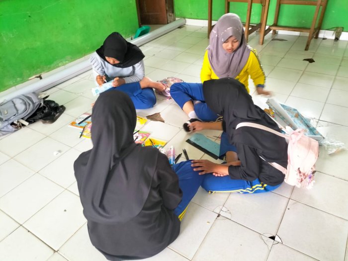 Hadiah Juara Classmeeting Siap Diserahkan, Panitia MTsN 5 Batang Hari Lakukan Persiapan Akhir Hadiah Juara Classmeeting Siap Diserahkan, Panitia MTsN 5 Batang Hari Lakukan Persiapan Akhir