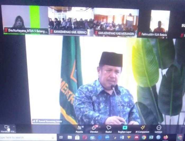 Kepala MTsN 5 Batang Hari, Dra. Nurhayana, Ikuti Pembinaan ASN Via Zoom